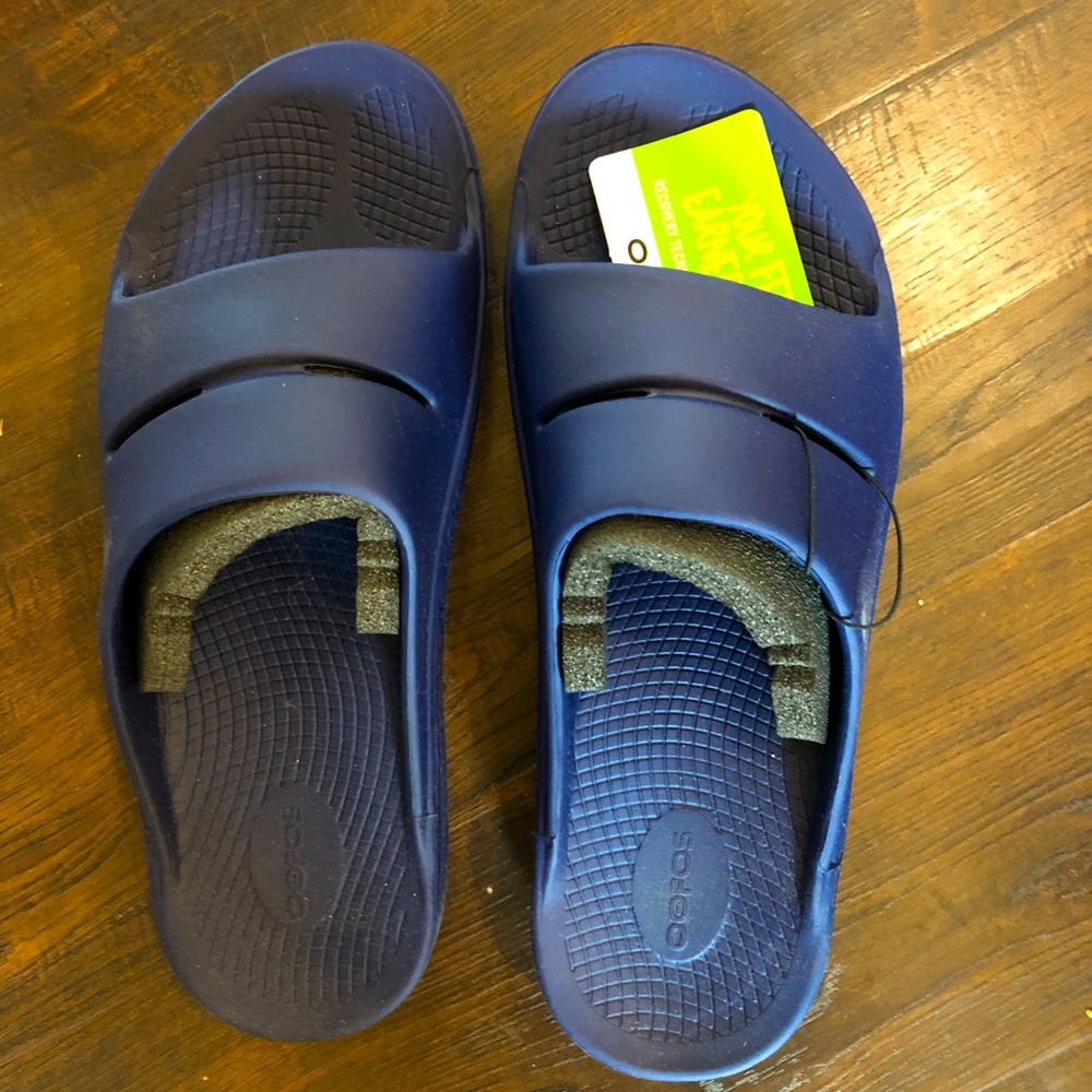 Oofos recovery sandals